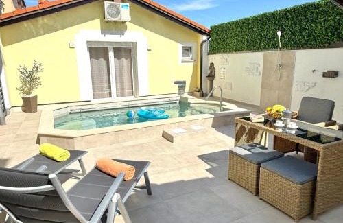 Valbandon Apartment | Inviting Poolside Studio with Oceanfront Views
