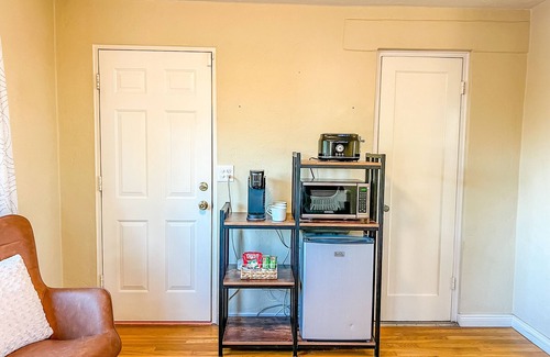Tucson Apartment | Relaxing Poolside Studio with Spa and Hot Tub Amenities