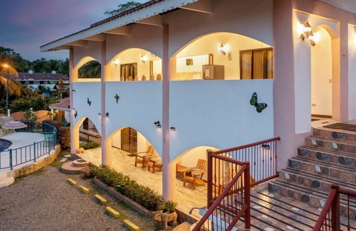 Manzanillo House | Poolside View | 100m to Beach | Local Spots