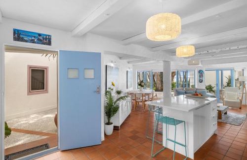 Orewa Apartment | Poolside Waterfront - Orewa Oceanside Villa