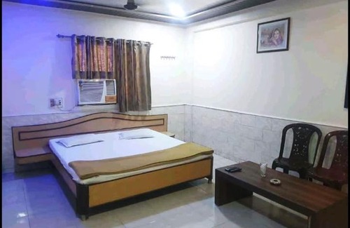 Amarnath Hotel | Budget-Friendly Poonam Lodging & Boarding with Breakfast