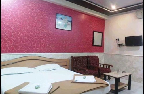 Amarnath Hotel | Budget-Friendly Poonam Lodging & Boarding with Breakfast