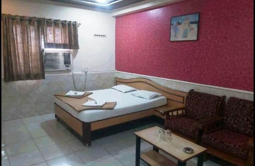 Amarnath Hotel | Budget-Friendly Poonam Lodging & Boarding with Breakfast