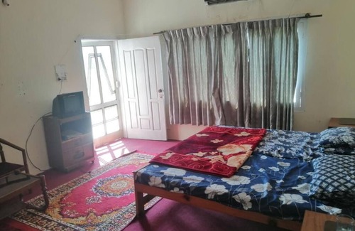 Muzaffarabad House | Discover Comfort at Poonch Guest House with Breakfast Included