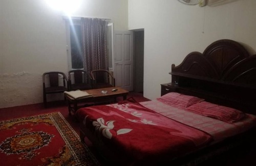 Muzaffarabad House | Discover Comfort at Poonch Guest House with Breakfast Included