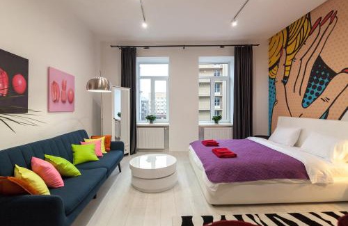 Lviv City Center Apartment | Artistic POP ART Apartment - Pet Friendly & Guest Rated 9/10