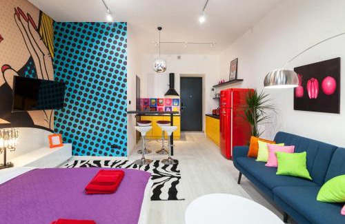 Lviv City Center Apartment | Artistic POP ART Apartment - Pet Friendly & Guest Rated 9/10