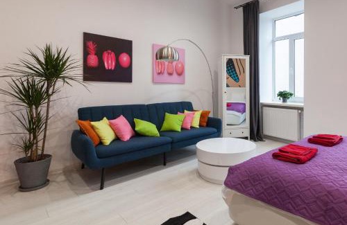Lviv City Center Apartment | Artistic POP ART Apartment - Pet Friendly & Guest Rated 9/10