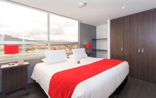 Tocancipa Hotel | Vibrant Pop Art Hotel Tocancipá with Spa & Pool Access