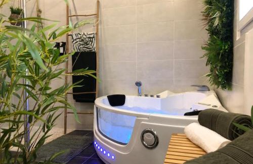 Saliers House | Unique Pop Bohèm House in Camargue with Hot Tub & Kids’ Play