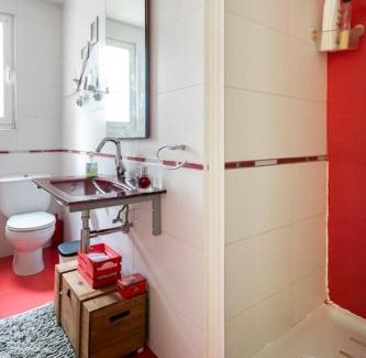 Leon Apartment | Artistic Getaway at Pop Gallery - Pet Friendly & Guest Approved!