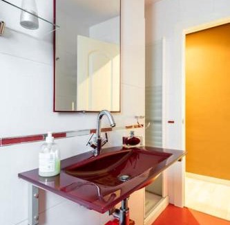 Leon Apartment | Artistic Getaway at Pop Gallery - Pet Friendly & Guest Approved!