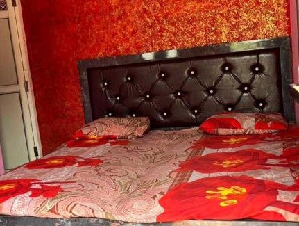 Meerut Hotel | Budget-Friendly Stay at POP Om Satguru Vaishno Hotel