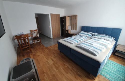 Boheimkirchen Hotel | Cozy Pop's Rooms in Transilvania: Pet-Friendly Retreat