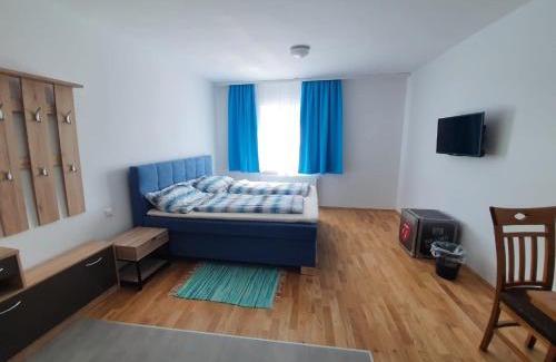 Boheimkirchen Hotel | Cozy Pop's Rooms in Transilvania: Pet-Friendly Retreat