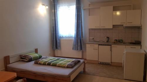 Boheimkirchen Hotel | Cozy Pop's Rooms in Transilvania: Pet-Friendly Retreat