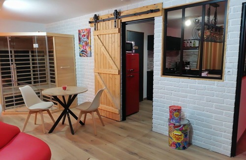 Coulogne House | Relax at Popartspa Location Maison with Jacuzzi & Spa Access
