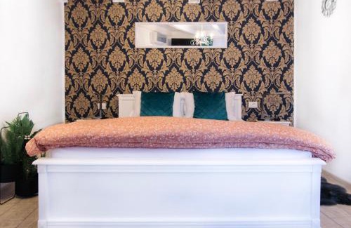 Hunedoara House | Discover Popas la Castel: Guest Rated 9.8, Family-Friendly