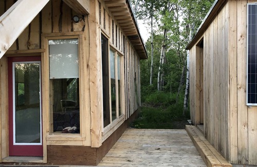 Plantagenet Cabin | Inviting Poplar Cabin at Mariposa Farm with Breakfast & Kitchen