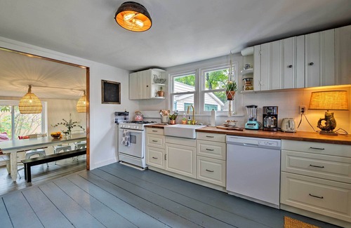 Cape May Court House Cottage | Discover Poplar Cottage: Near Stone Harbor Beaches!