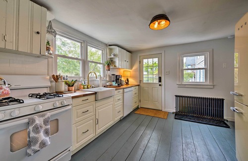 Cape May Court House Cottage | Discover Poplar Cottage: Near Stone Harbor Beaches!