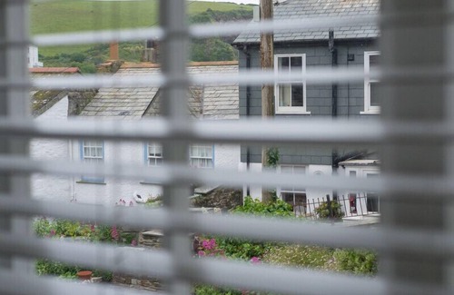Port Isaac Cottage | Cozy Poplar Cottage: Pet-Friendly Retreat in Port Isaac