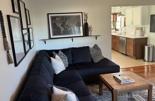 Three Oaks House | Top-Rated Poplar Place: 3 BR with Hot Tub Near Downtown