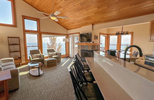 Lutsen Condo | Top-Rated Poplar River Condos 502 - Lakeside Retreat in Lutsen