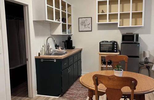 Cobourg Apartment | Heritage 1827: Poplars Studio in Historic Cobourg