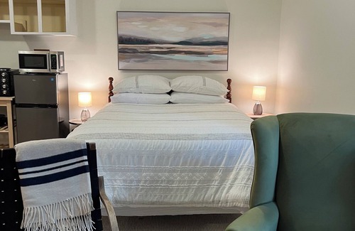 Cobourg Apartment | Heritage 1827: Poplars Studio in Historic Cobourg