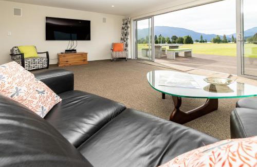 Te Anau House | Family-Friendly Retreat at Poppa Pete's - Te Anau Home