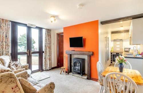 Earl Sterndale House | Child-Friendly Retreat at Poppies Court Jericho Farm