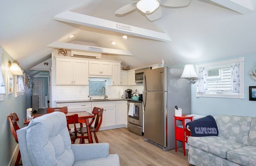 Popponesset Cottage | Discover Popponesset Cottage: Steps from Private Beach