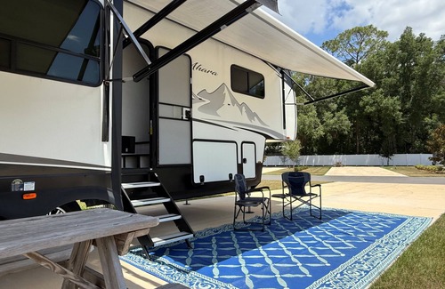 Bay Lake House | Cozy Retreat at Poppop's Rambler with Spa & Hot Tub