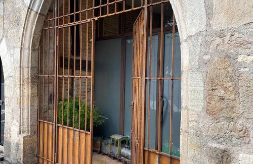 Figeac Apartment | Prime Poppy Apartment: 2 Min to City Center, Family Friendly