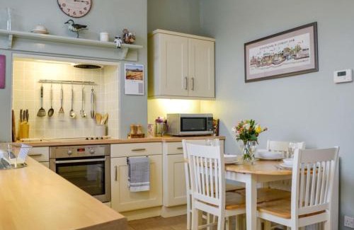 Hebden House | Discover Poppy Cottage: Family-Friendly Getaway, 4 Stars