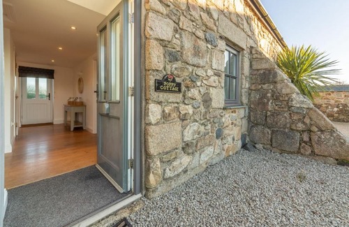 Carbis Bay House | Guest Rated 10/10: Poppy Cottage at Gonwin Manor