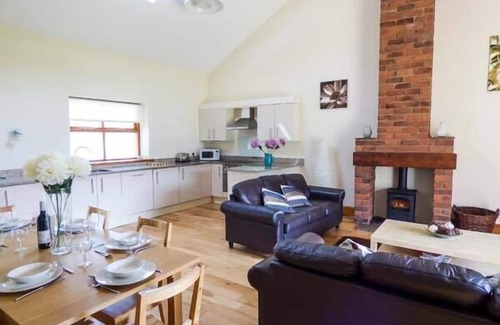 Lancaster Cottage | Pet-Friendly Poppy Cottage with Cozy Open Fire in Lancaster