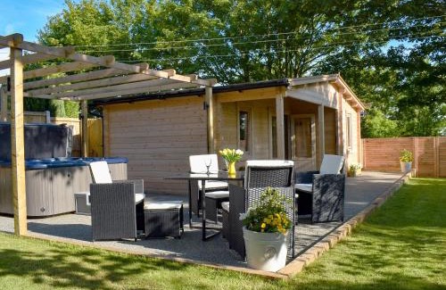 Minster House | Pet-Friendly Poppy Lodge: Guest Rated 9.5 with Hot Tub!