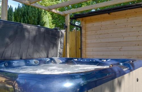 Minster House | Pet-Friendly Poppy Lodge: Guest Rated 9.5 with Hot Tub!