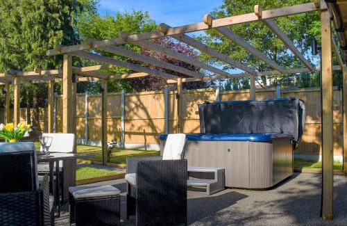 Minster House | Pet-Friendly Poppy Lodge: Guest Rated 9.5 with Hot Tub!