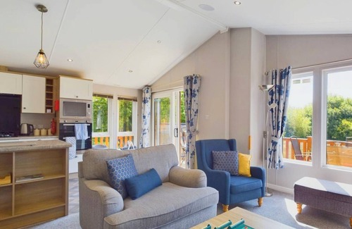 Ryde House | Poppy Lodge: Ideal for Bird Watching & Stargazing Retreat