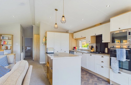 Ryde House | Poppy Lodge: Ideal for Bird Watching & Stargazing Retreat