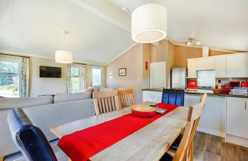Charlton Horethorne Cottage | Pet-Friendly Poppy Lodge with a Beautiful Garden Retreat