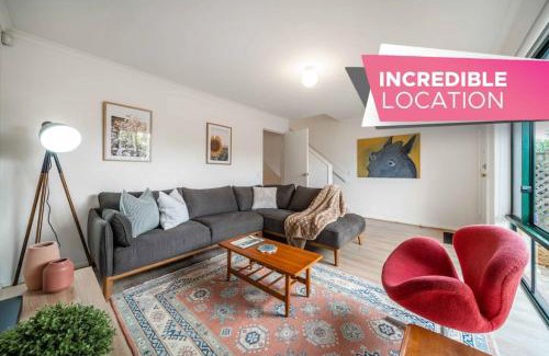 Mile End House | Discover Poppy on the Lane - Family-Friendly with WiFi