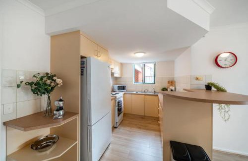 Mile End House | Discover Poppy on the Lane - Family-Friendly with WiFi