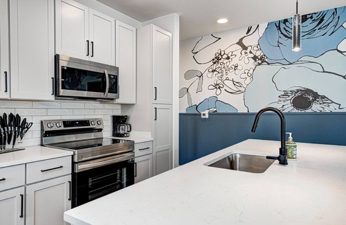 Noblesville Apartment | Poppy Place - King/Queen 2bed/2bth
