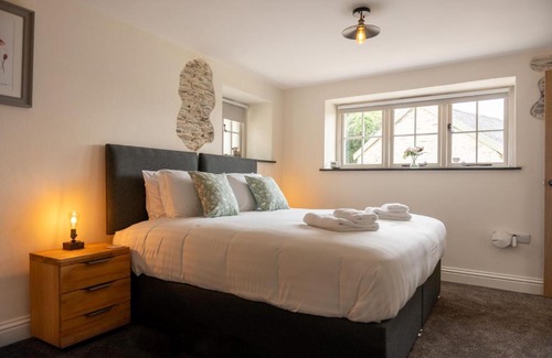 Mullacott House | Exceptional Oceanfront Retreat at Poppy's Barn: 10/10 Rated