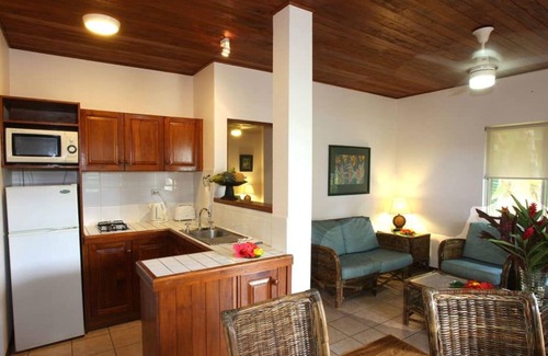 Port Vila Hotel | Relax at Poppys On The Lagoon with Pool and Ocean Views