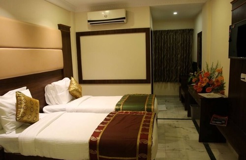Kumbakonam Hotel | Poppys S.E.T Residency